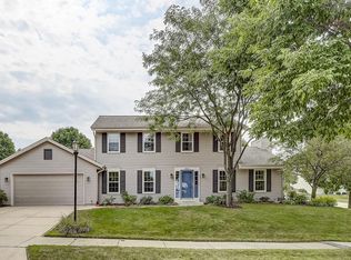2613 Oakcrest Dr, Waukesha, WI 53188