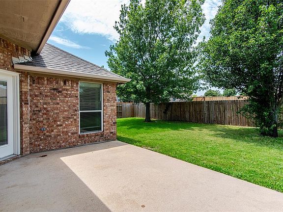 5th image of 709 Branchwood Dr