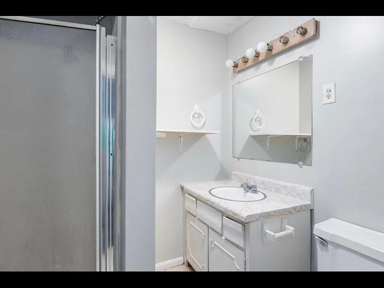2108 N Ball Ave — Photo 12