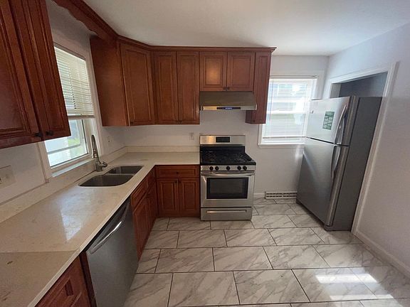 3rd image of 166 Eliot St Unit 1