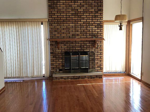 4th image of 1009 Lakewood Dr