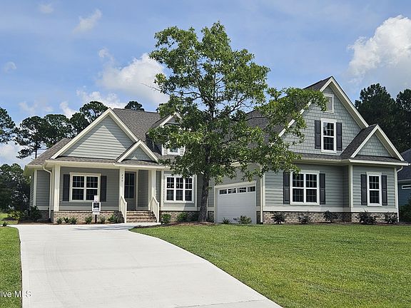3rd image of 660 Breezewood Drive SE