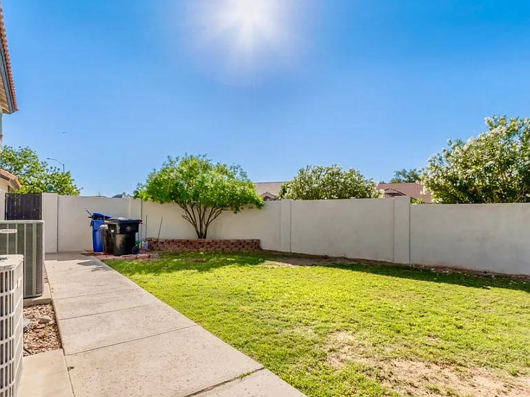 2438 N Forest Cir — Photo 15
