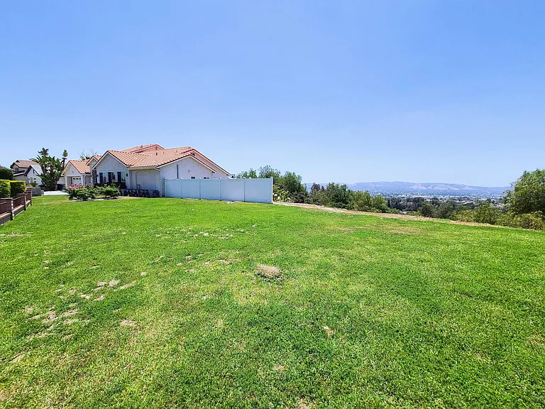 19044 Summit Ridge Dr — Photo 4