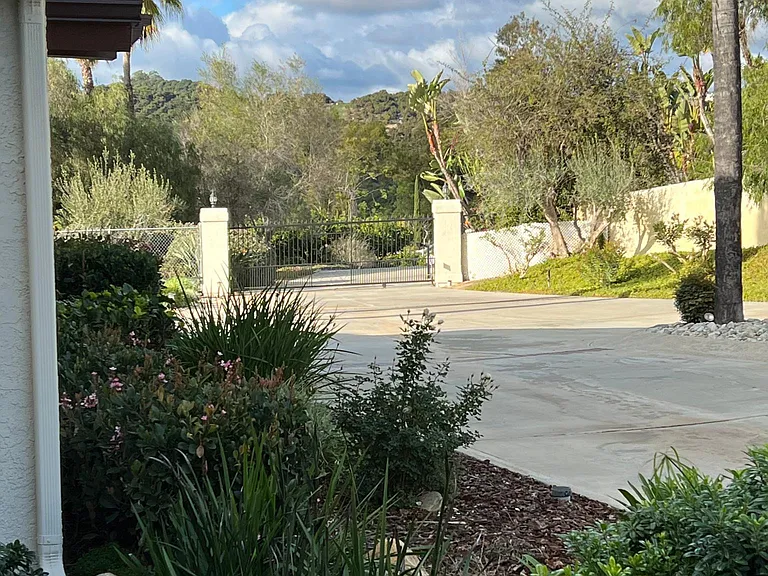 832 Grove View Rd — Photo 1