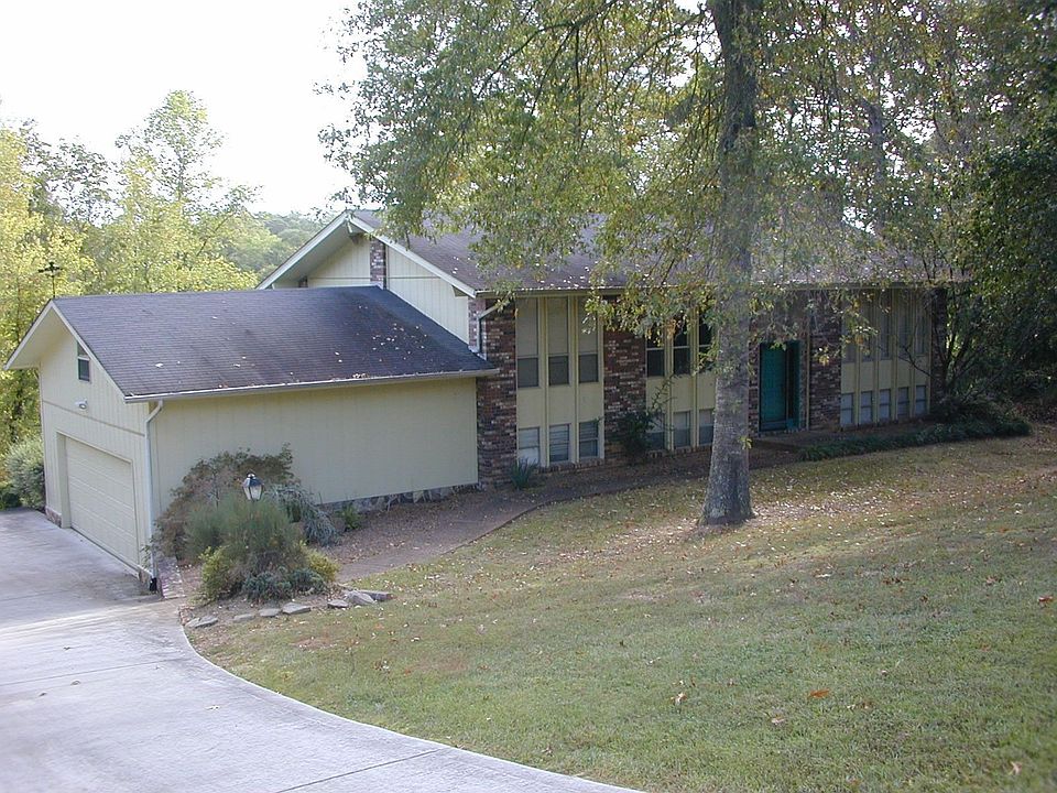 2nd image of 205 Hutton Ct