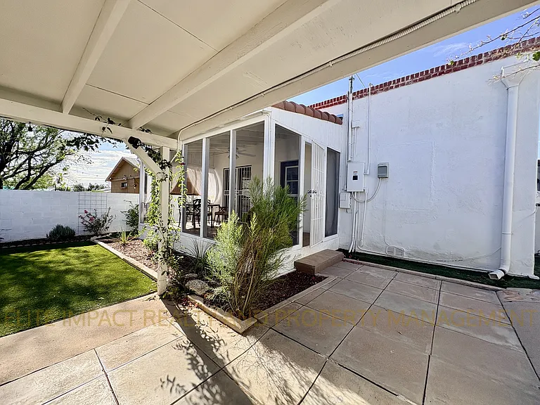 1718 E Grant Rd — Photo 26