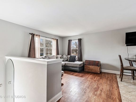 3rd image of 3528 Rock Pkwy