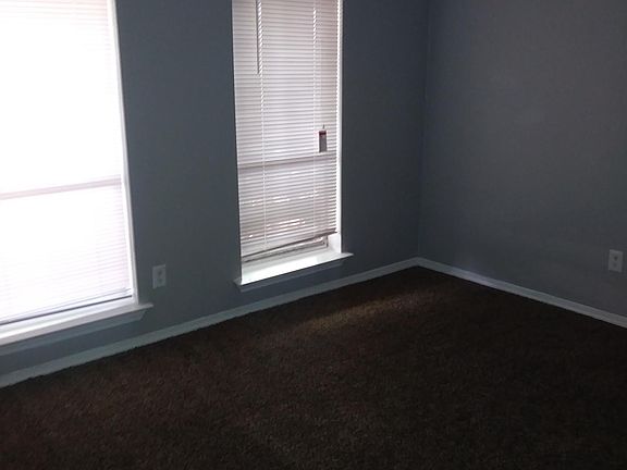 3rd image of 5957 Meadowbrook Dr APT 207