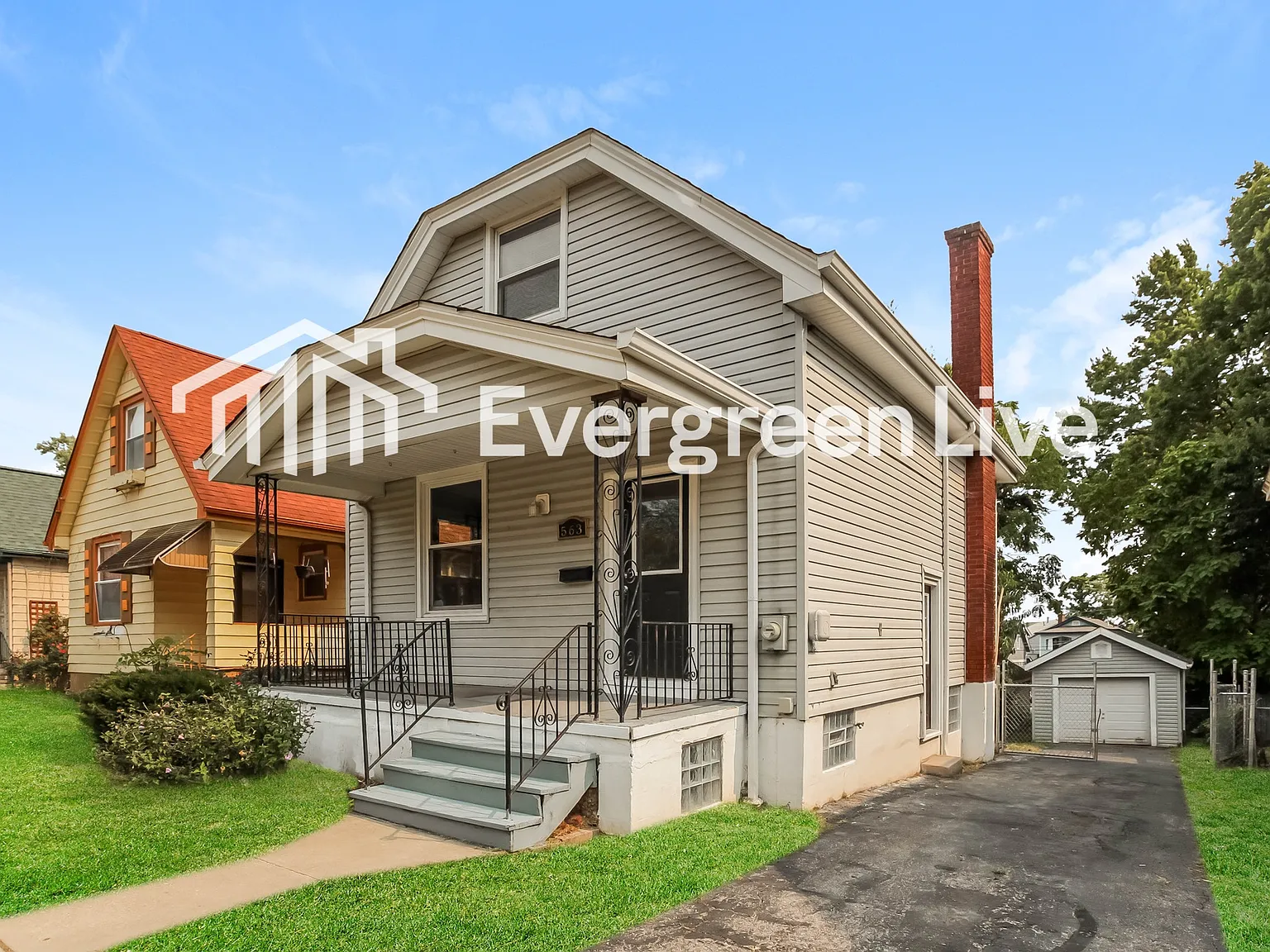 2 bed, 1.0 bath, 912 sqft, $1,395 — Photo 2