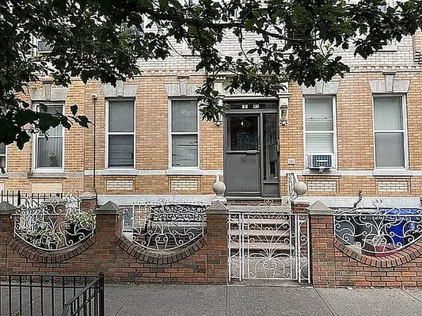 30-92 44th St, Astoria, NY 11103