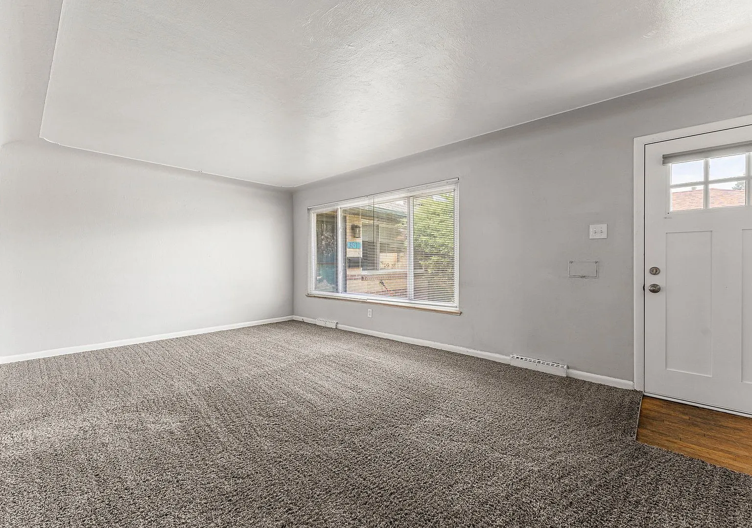 North Park Hill Denver Updated Townhome — Photo 4