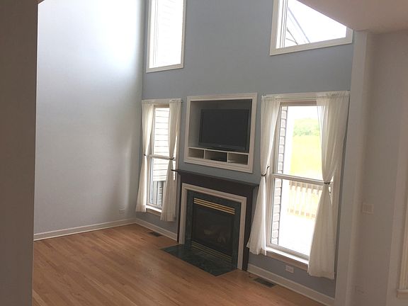 5th image of 1034 W Bogey Ln