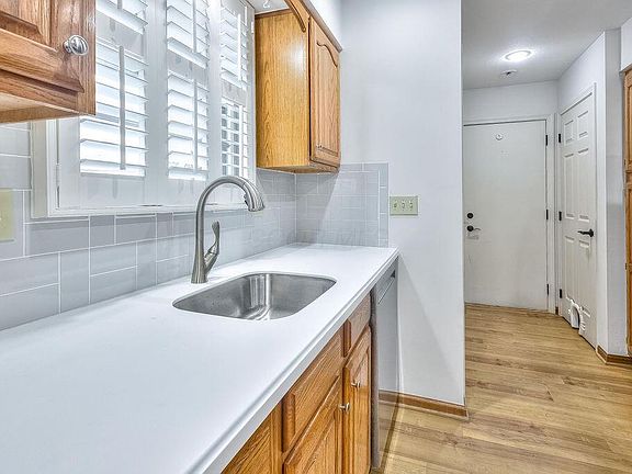 5th image of 1600 Jamestown Ct