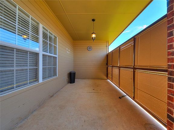 3rd image of 516 SW 155th Ct
