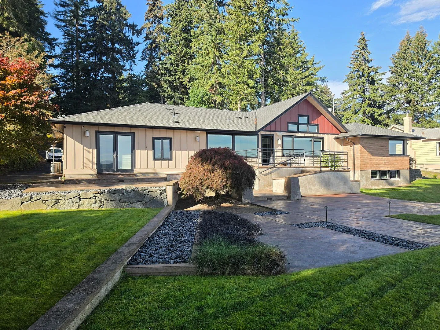 4 Bedroom Chico Way Waterfront! — Photo 1