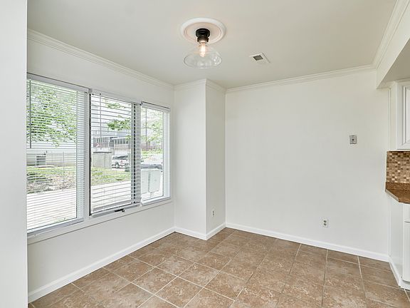 5th image of 1612 Forest Hills Dr