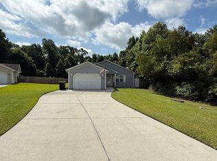 301 Top Knot Rd, Hubert, NC 28539