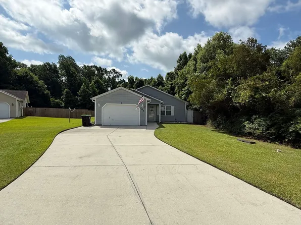 301 Top Knot Rd, Hubert, NC 28539