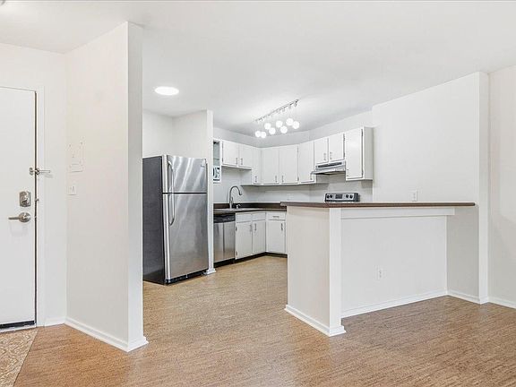 5th image of 210 W Grant St APT 222
