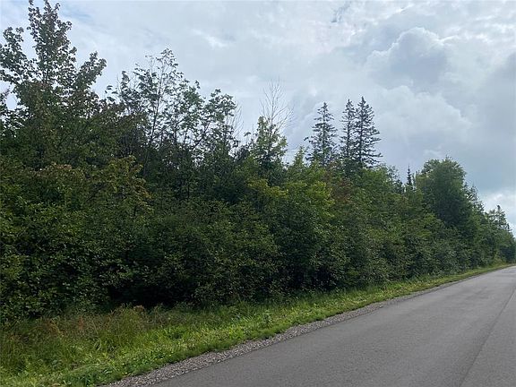 4th image of ON Maple Ridge Road