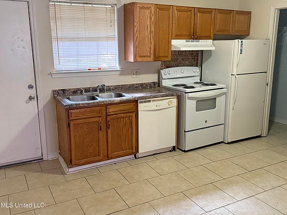 3rd image of 3503 Hancock Ave