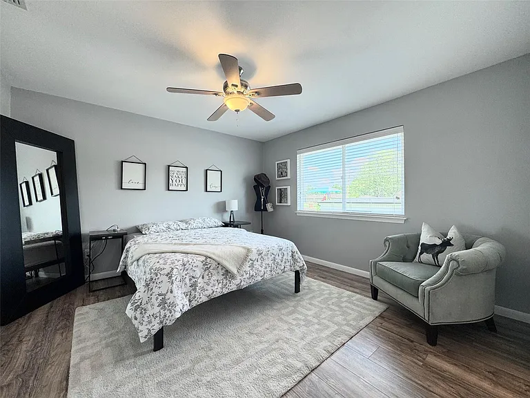 208 Skyloop Dr — Photo 19