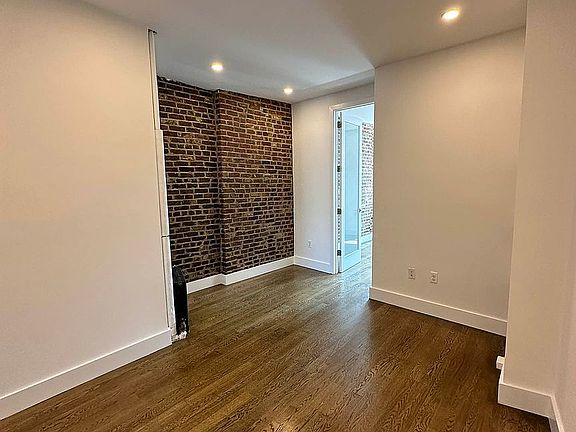 4th image of 178 Mulberry St #34
