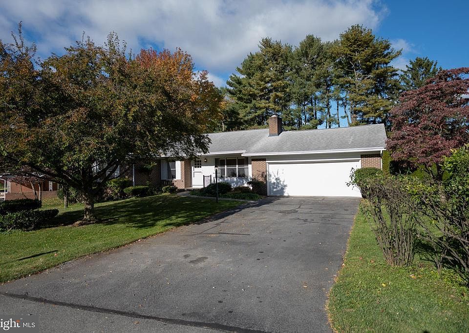 1st image of 10918 Larch Ave
