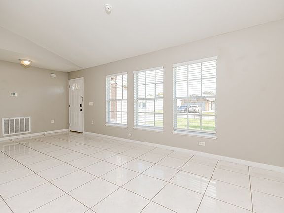 3rd image of 16 Dorset Dr