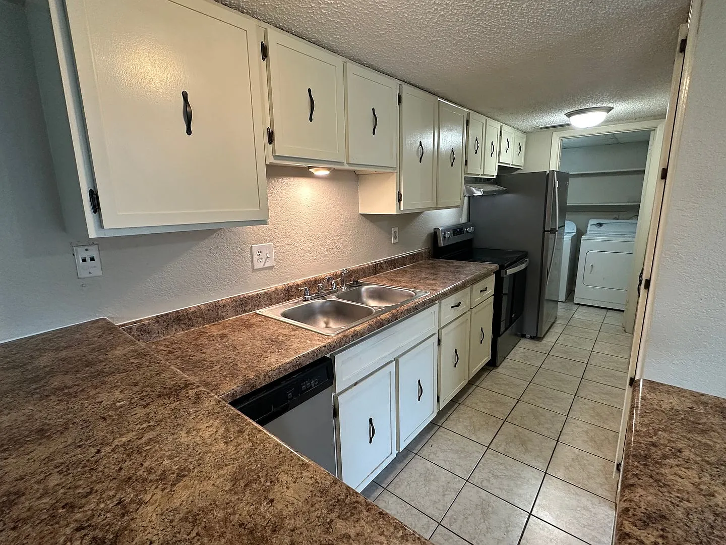 3BD/2BA Townhouse located on the Germantown/Memphis Line! — Photo 4