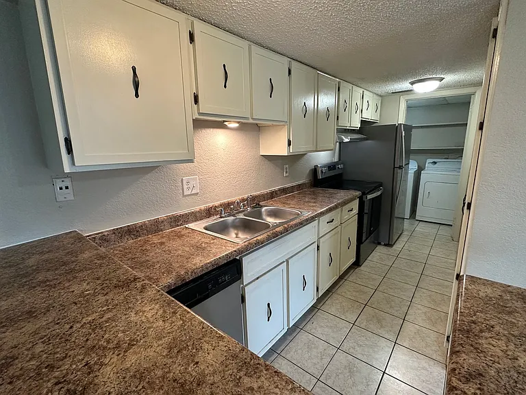 1705 Port Oak Pl — Photo 4