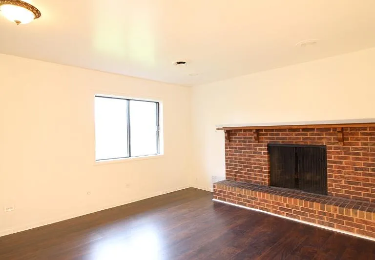 1225 Hunters Ln — Photo 5