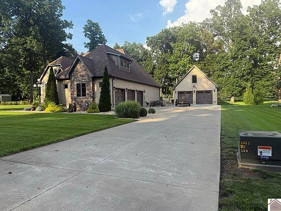 2nd image of 200 Kaitlyn Ln N