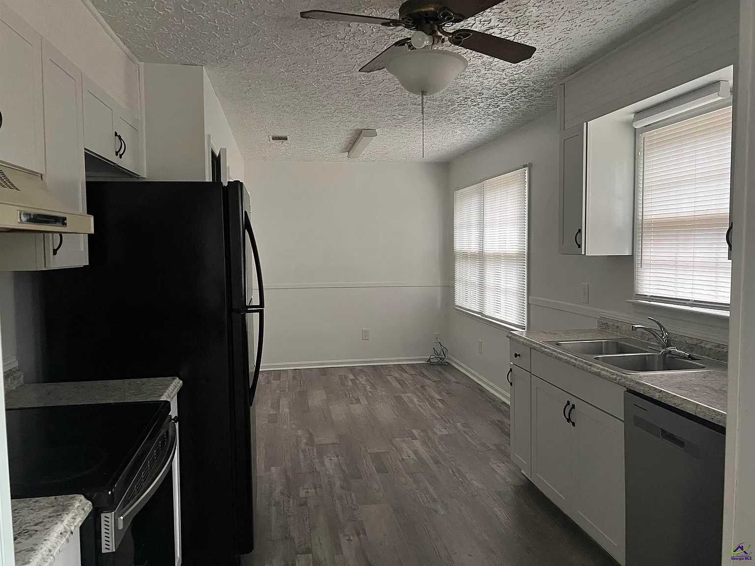 4 bed, 2.0 bath, 2030 sqft, $2,000 — Photo 3