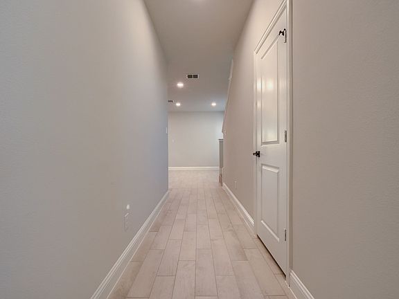 2nd image of 924 Santa Lucia Dr