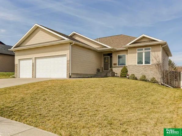 9608 White Pine Rd, Lincoln, NE 68505