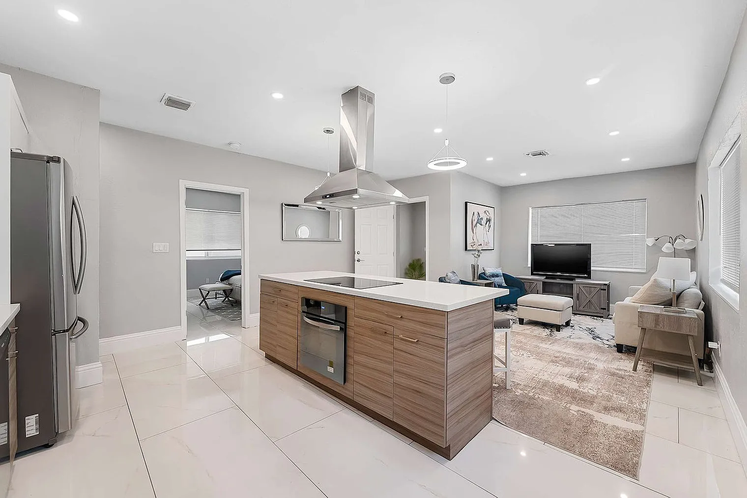 4 bed, 3.0 bath, 1097 sqft, $7,745 — Photo 3
