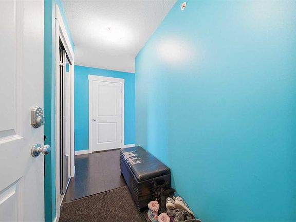 2nd image of 302 SW Skyview Ranch Dr NE #7415