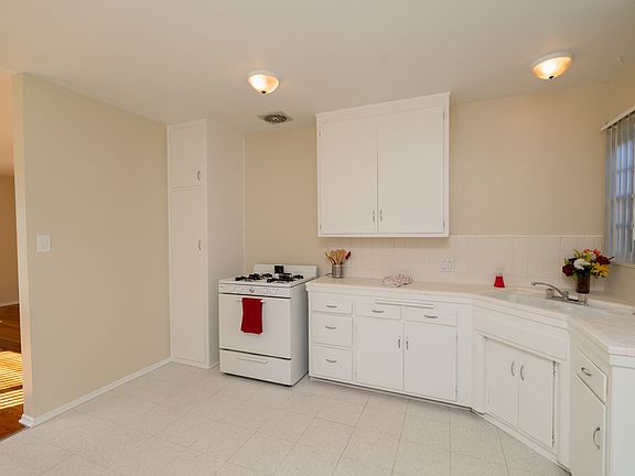 5th image of 2801 W Clark Ave APT A