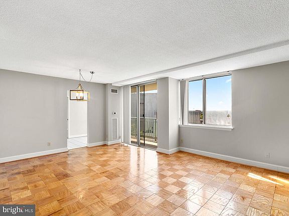 5th image of 501 Slaters Ln APT 808