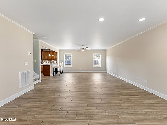 5th image of 8512 Old Forest Drive NE