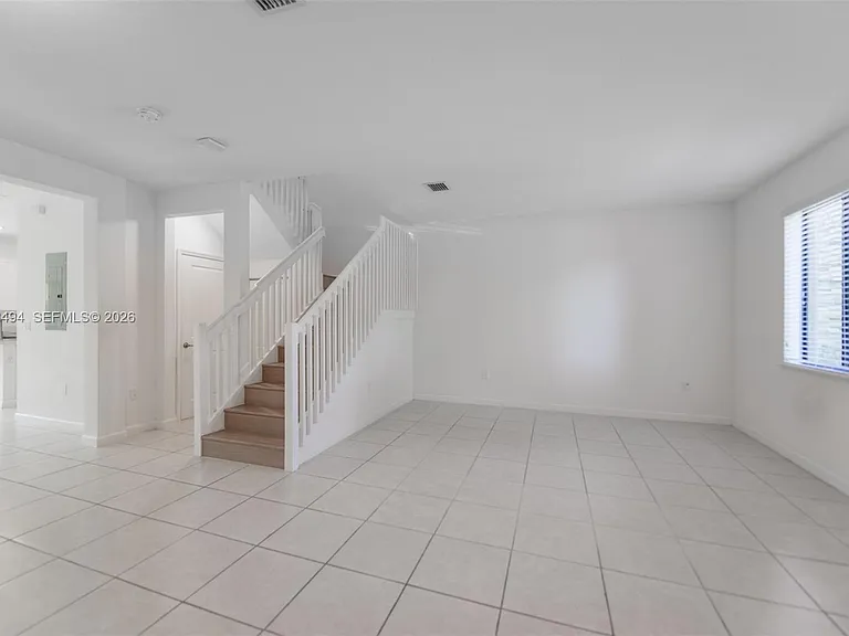 640 NE 207th St — Photo 1