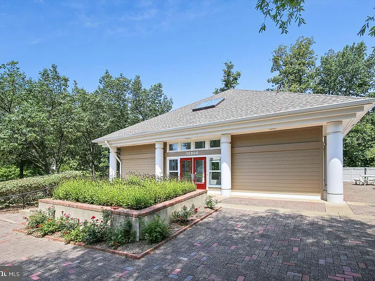 5913 Spruce Run Ct — Photo 48