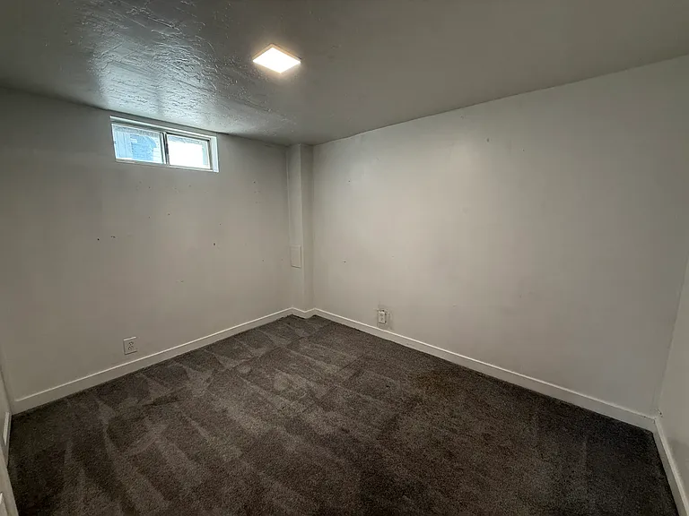 909 E Crandall Ave — Photo 11
