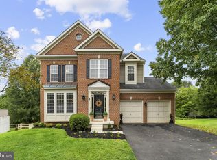 17395 Arrowood Pl, Round Hill, VA 20141