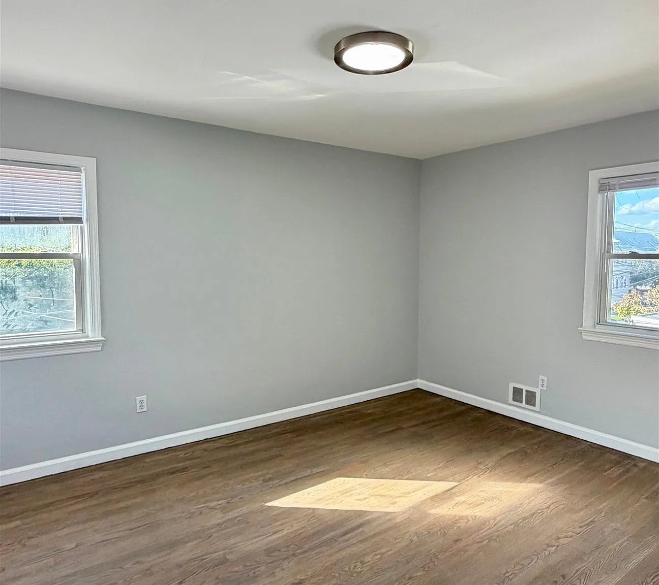 3 bed, 2.0 bath, 1150 sqft, $2,600 — Photo 4