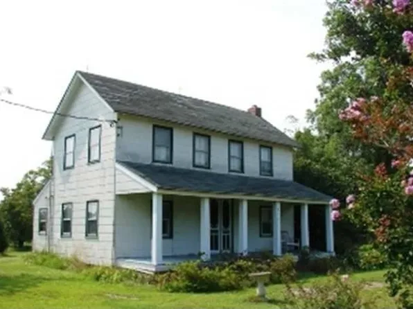8214 Caratoke Hwy, Powells Point, NC 27966