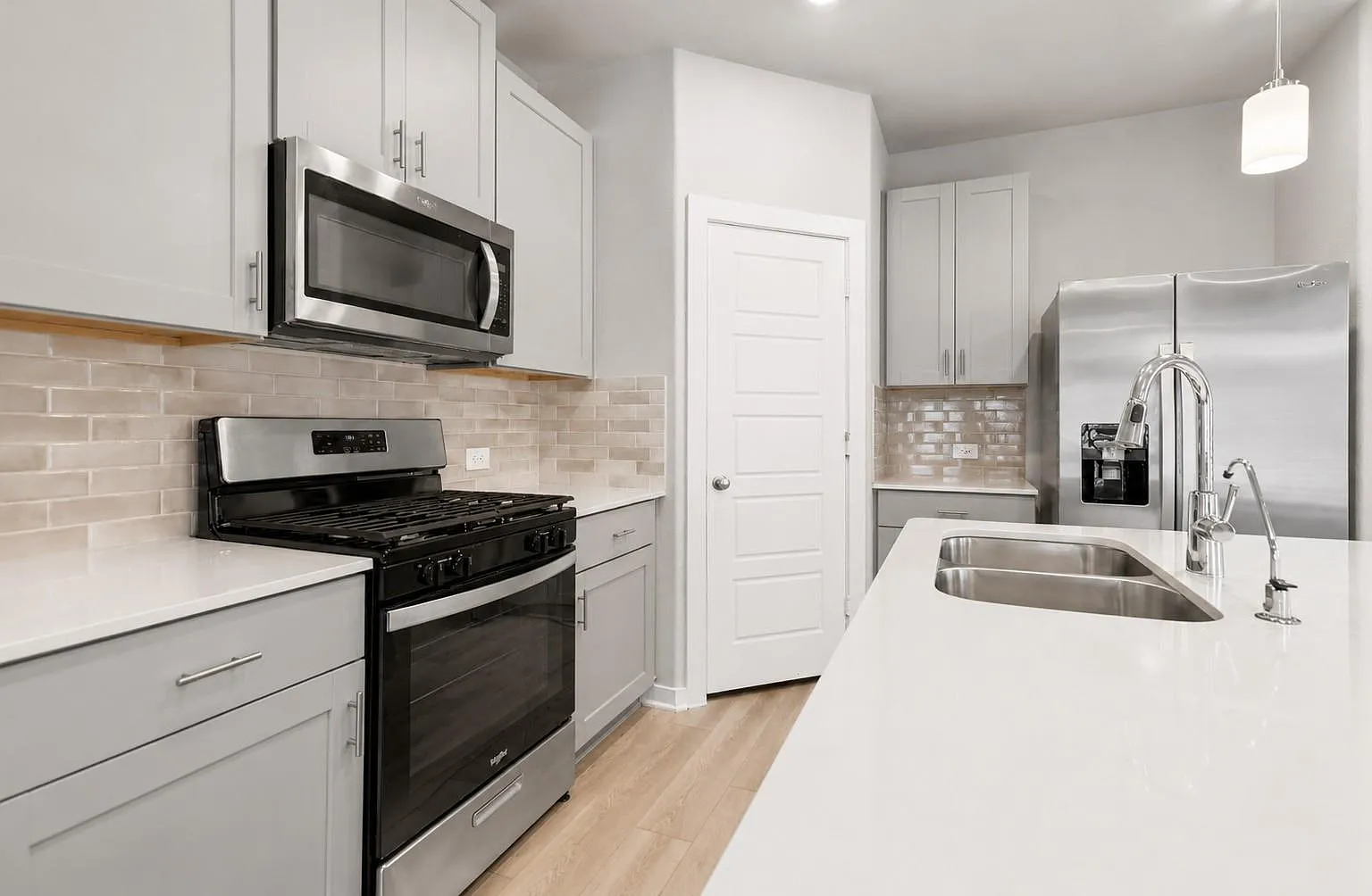 3 bed, 2.0 bath, 1449 sqft, $2,000 — Photo 4