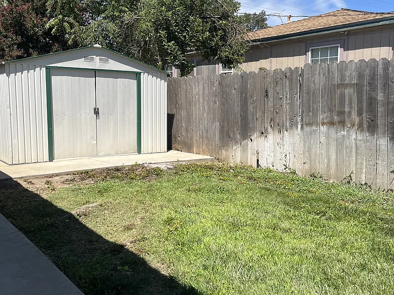 2119 Acacia Ave — Photo 8